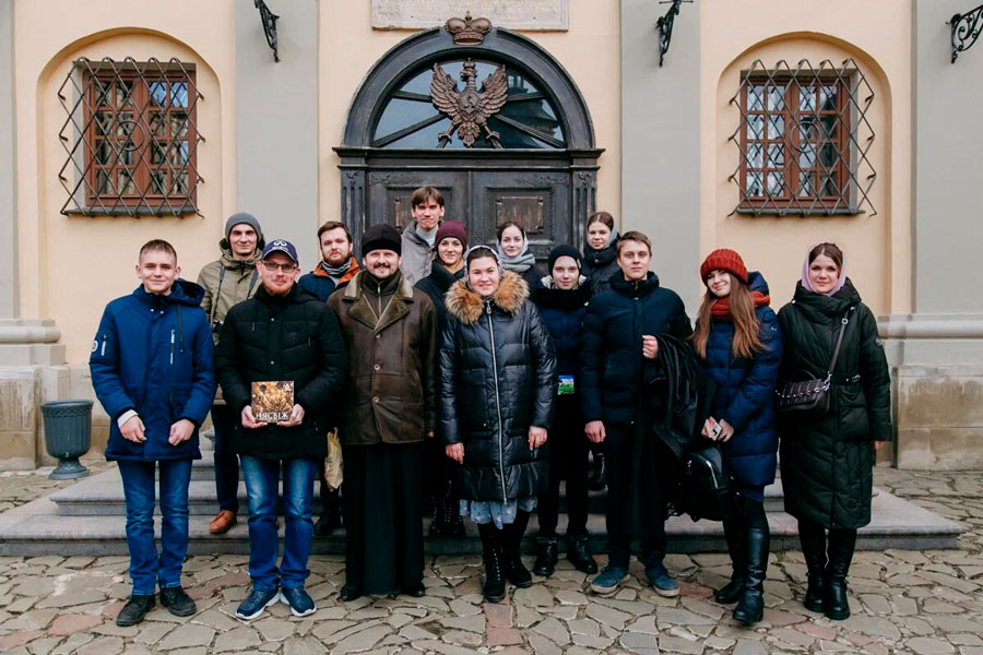 Кобринская молодежь церкви Рождества Христова приняла участие в праздновании Всемирного дня православной молодежи на Несвижчине