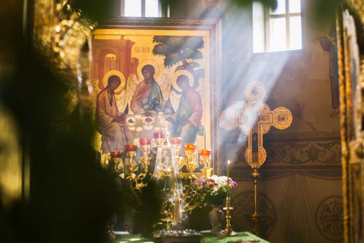Православные верующие 8 июня отмечают День Святой Троицы: история и традиции праздника