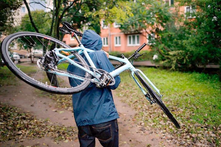 В Кобрине подросток забыл велосипед у кафе — его забрал 57-летний местный житель. Возбуждено уголовное дело за повторную кражу
